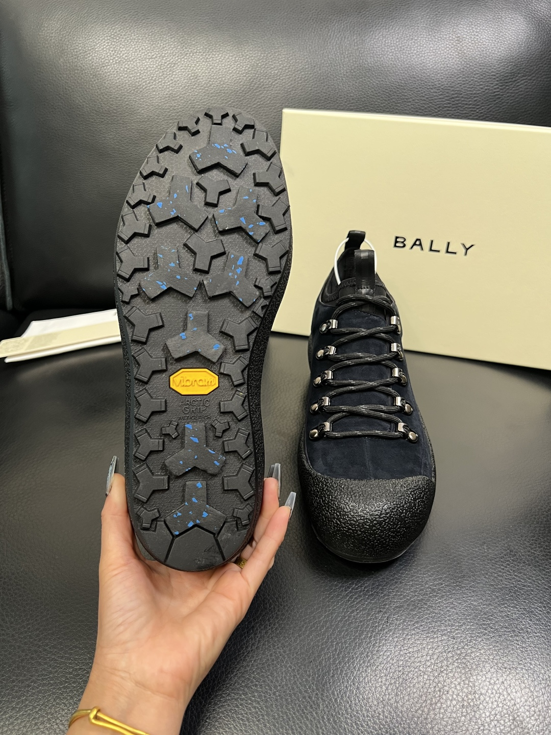 BALLY 高品质 顶级工艺品 巴利 专柜同原厂配置 ，鞋面意大利进口牛皮面料，进口水染牛皮里垫 ，鞋底