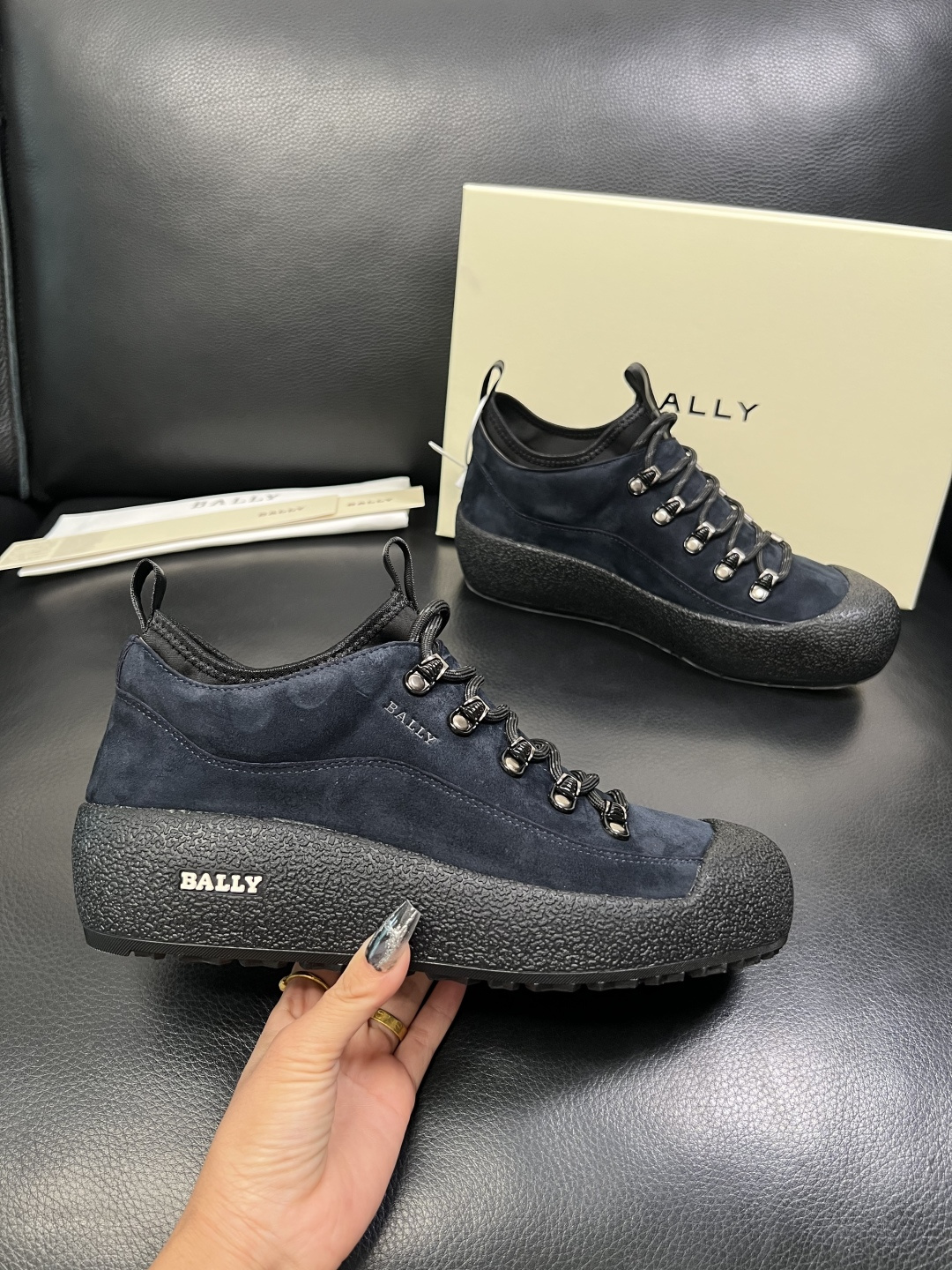 BALLY 高品质 顶级工艺品 巴利 专柜同原厂配置 ，鞋面意大利进口牛皮面料，进口水染牛皮里垫 ，鞋底