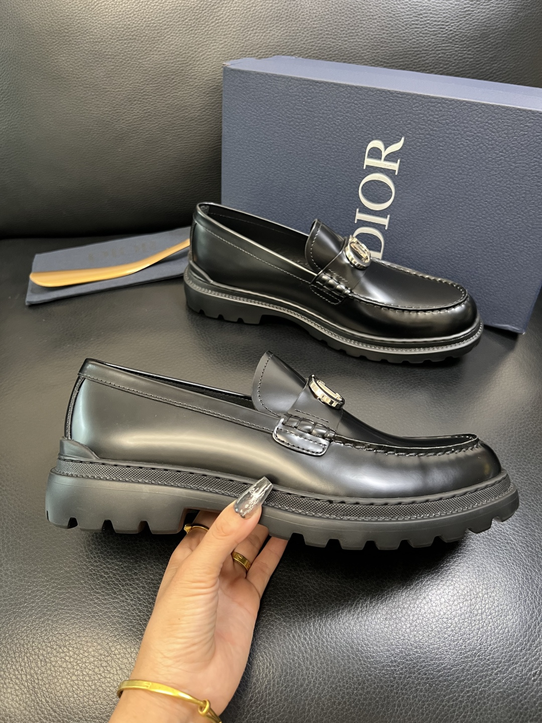 Dior 顶级工艺品 迪奥 专柜同步 原厂配置，意大利进口原版牛皮面料，透气舒适进口水染牛里垫，鞋底：原