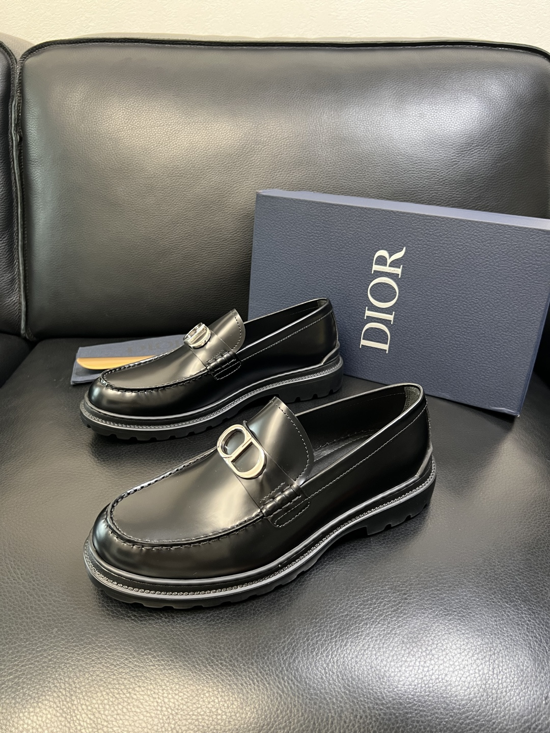 Dior 顶级工艺品 迪奥 专柜同步 原厂配置，意大利进口原版牛皮面料，透气舒适进口水染牛里垫，鞋底：原