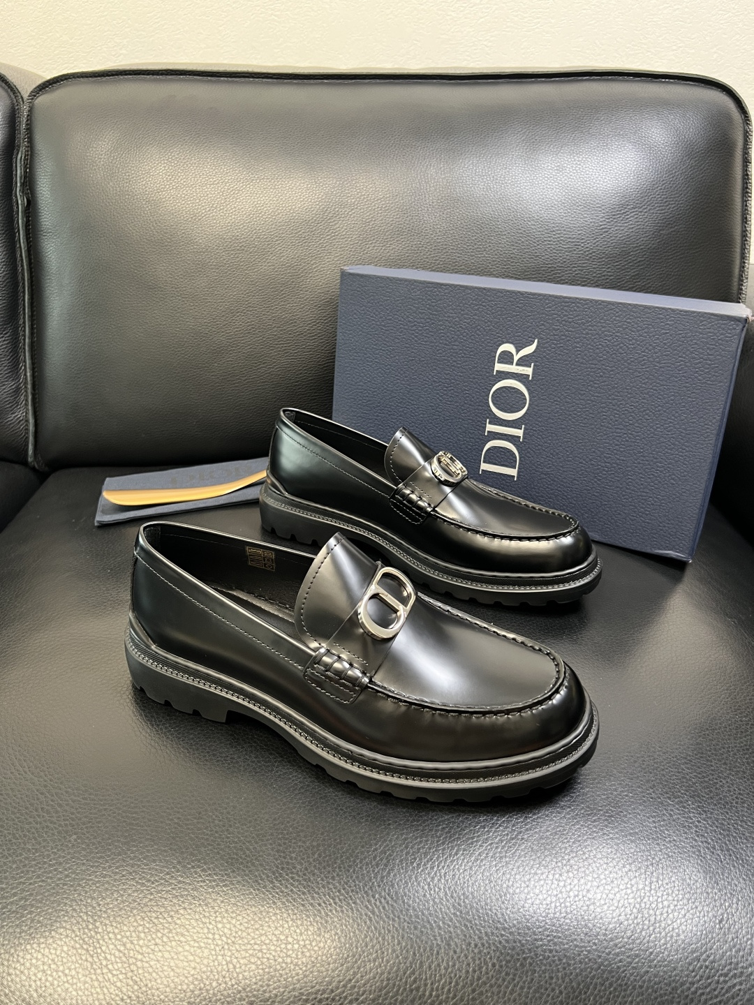 Dior 顶级工艺品 迪奥 专柜同步 原厂配置，意大利进口原版牛皮面料，透气舒适进口水染牛里垫，鞋底：原