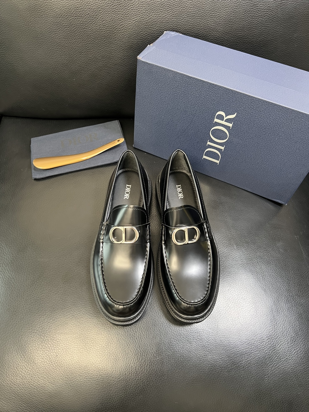 Dior 顶级工艺品 迪奥 专柜同步 原厂配置，意大利进口原版牛皮面料，透气舒适进口水染牛里垫，鞋底：原