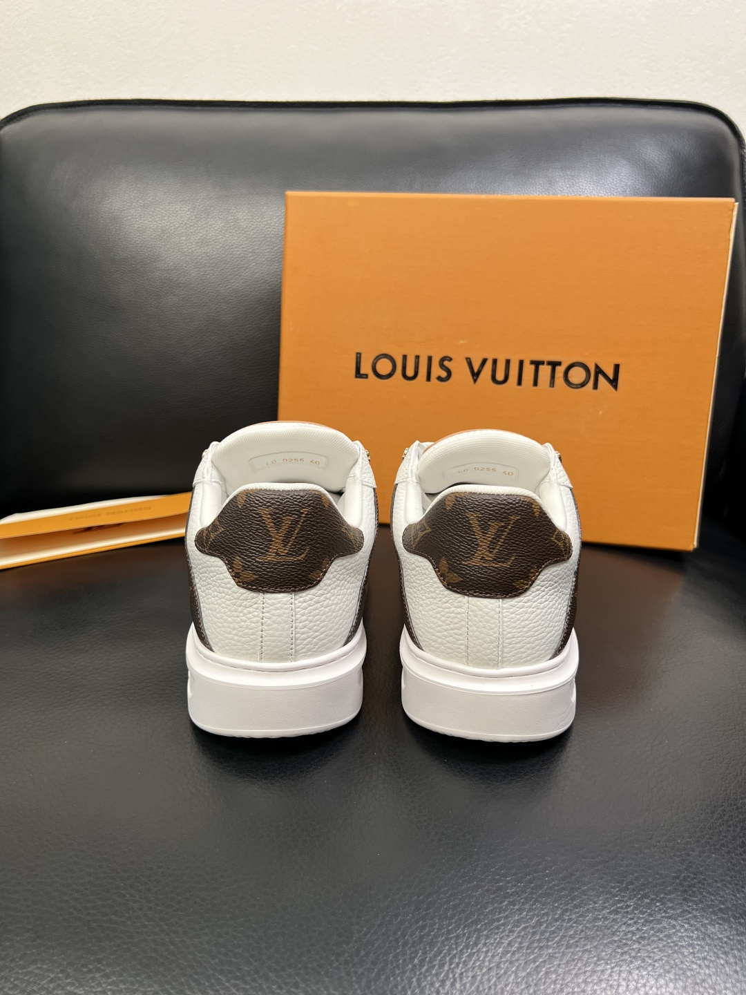 Lv 高品质 顶级工艺品 路易威登，运动板鞋专柜同步，鞋面意大利进口，高品质拼接缤纷色彩复杂工艺品，进口