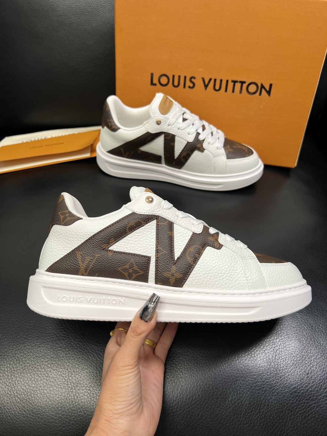 Lv 高品质 顶级工艺品 路易威登，运动板鞋专柜同步，鞋面意大利进口，高品质拼接缤纷色彩复杂工艺品，进口