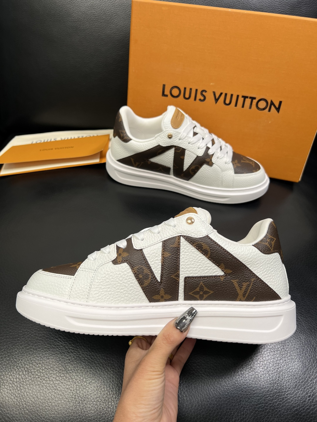Lv 高品质 顶级工艺品 路易威登，运动板鞋专柜同步，鞋面意大利进口，高品质拼接缤纷色彩复杂工艺品，进口
