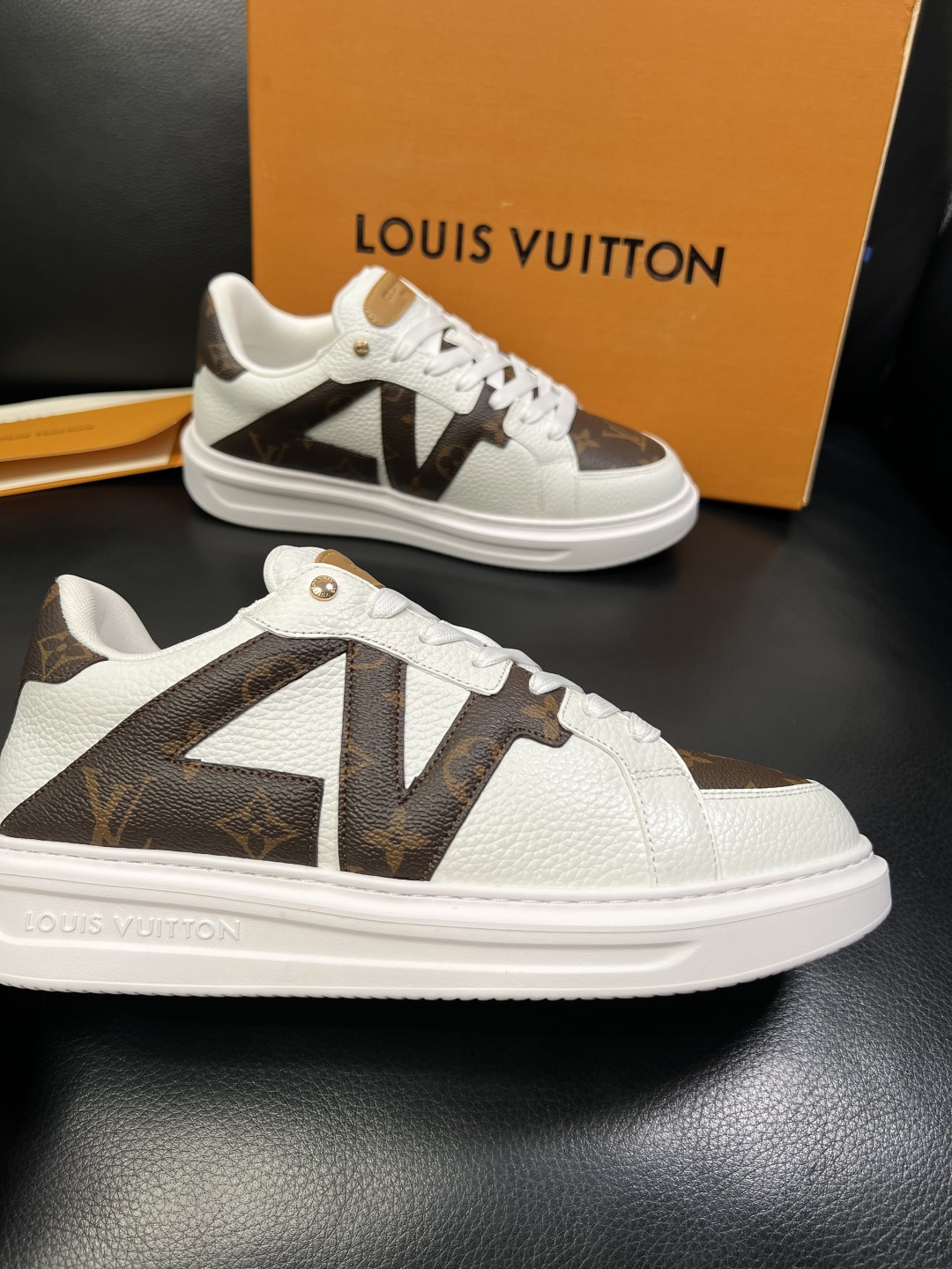 Lv 高品质 顶级工艺品 路易威登，运动板鞋专柜同步，鞋面意大利进口，高品质拼接缤纷色彩复杂工艺品，进口