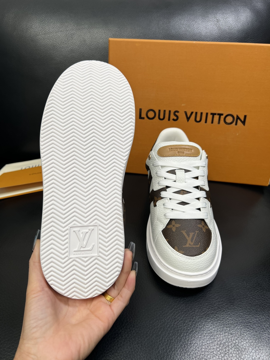 Lv 高品质 顶级工艺品 路易威登，运动板鞋专柜同步，鞋面意大利进口，高品质拼接缤纷色彩复杂工艺品，进口