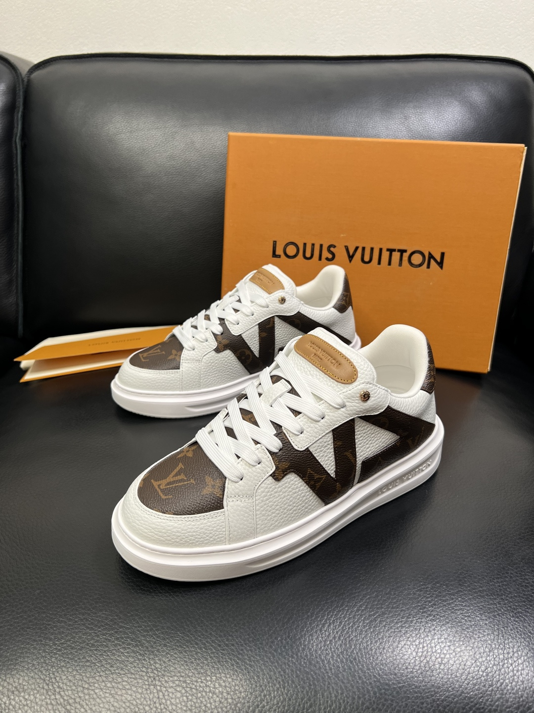 Lv 高品质 顶级工艺品 路易威登，运动板鞋专柜同步，鞋面意大利进口，高品质拼接缤纷色彩复杂工艺品，进口