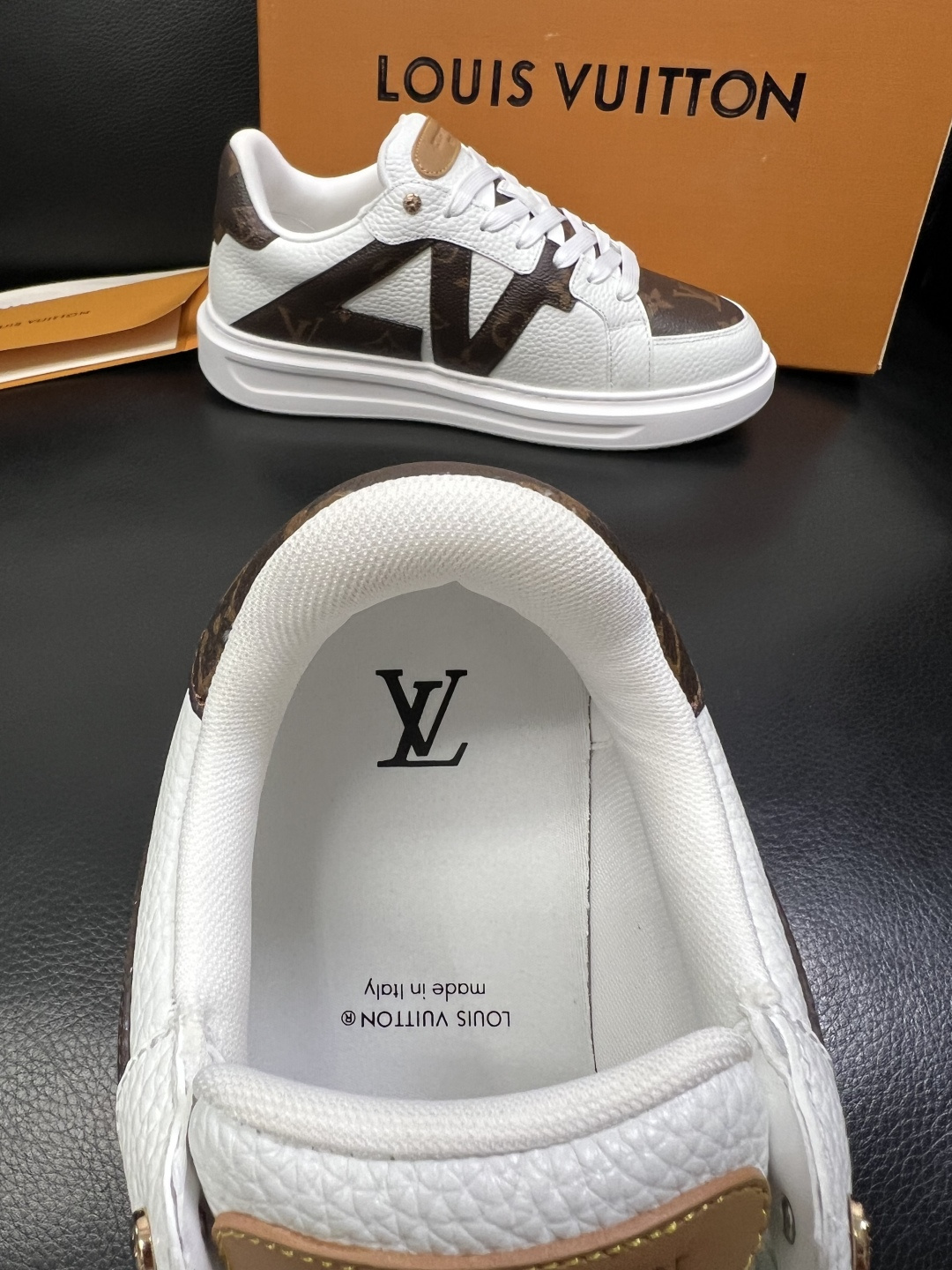 Lv 高品质 顶级工艺品 路易威登，运动板鞋专柜同步，鞋面意大利进口，高品质拼接缤纷色彩复杂工艺品，进口