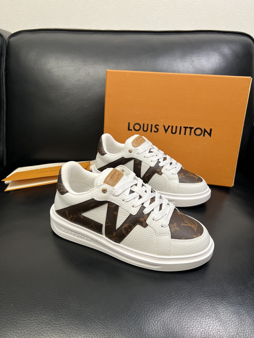 Lv 高品质 顶级工艺品 路易威登，运动板鞋专柜同步，鞋面意大利进口，高品质拼接缤纷色彩复杂工艺品，进口