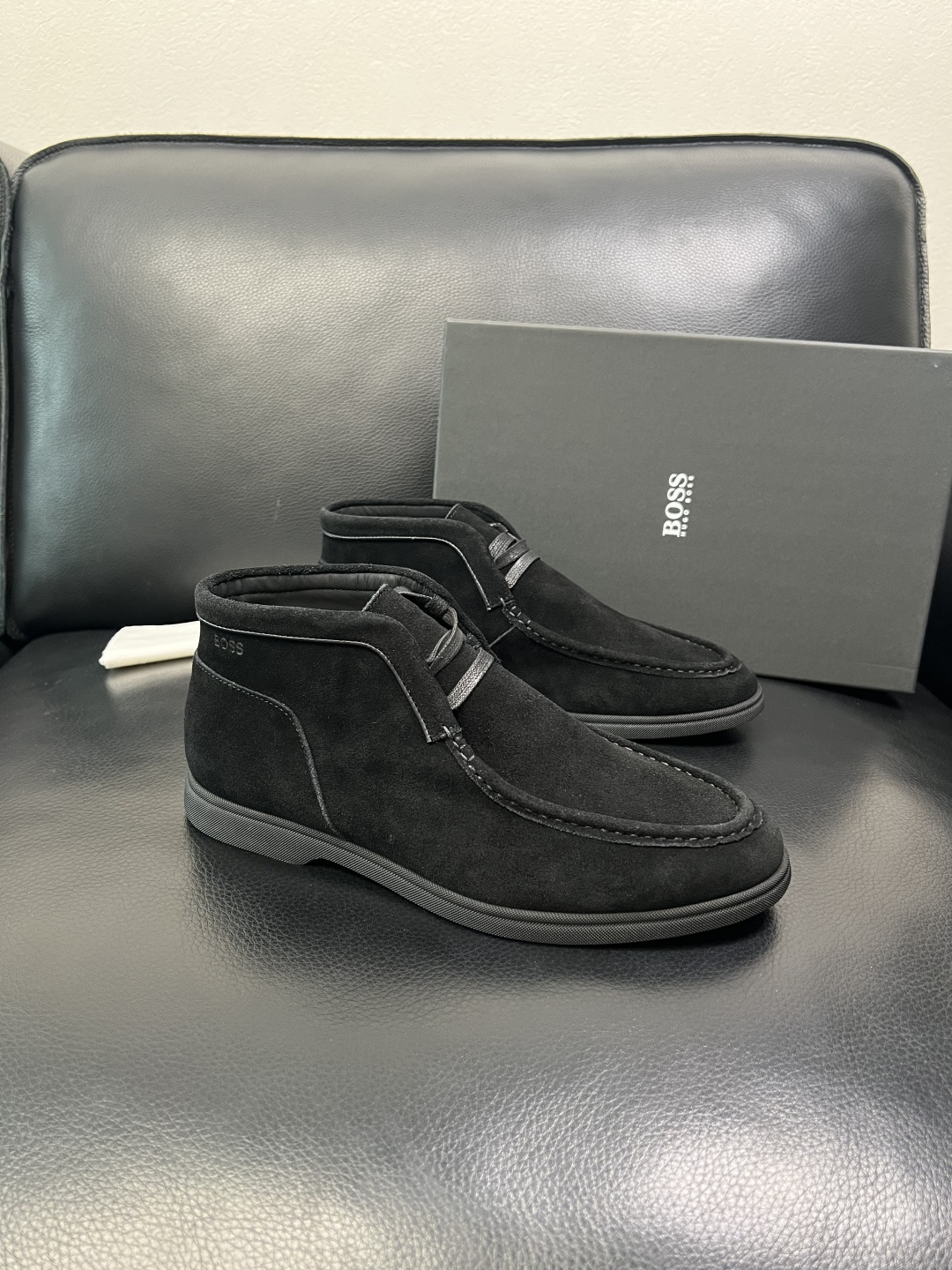 BOSS 高品质 顶级工艺品 博斯 专柜同步原厂配置，意大利进口牛皮面料牛内里垫，高品质拼接复杂工艺，透