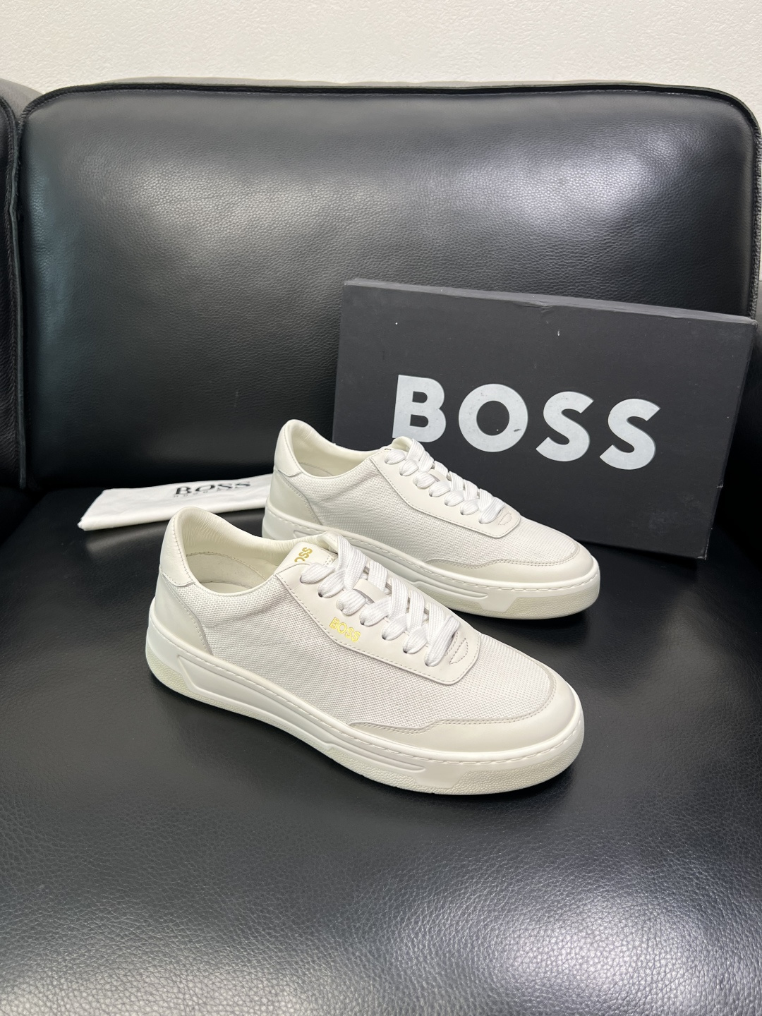 BOSS 高品质 顶级工艺品 博斯 专柜同步原厂配置，意大利进口牛皮面料牛内里垫，高品质拼接复杂工艺，透