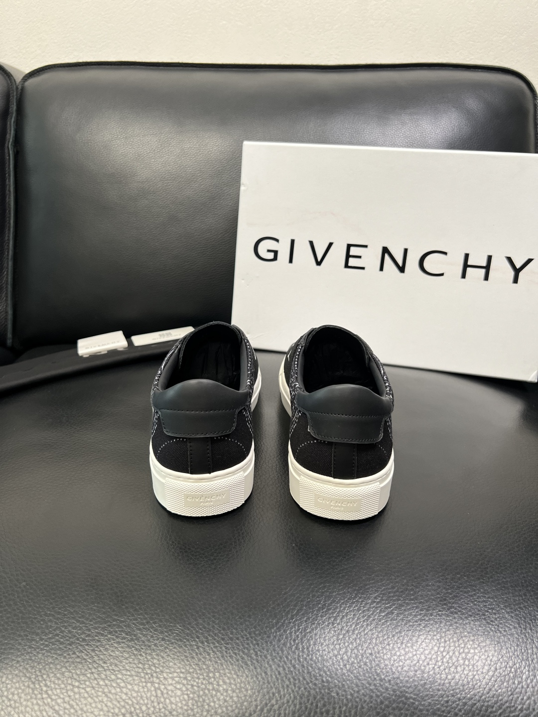 Givenchy 高品质 顶级工艺品 纪梵希 专柜同步原厂配置，意大利进口牛皮搭配网布面料，全鞋配件私模