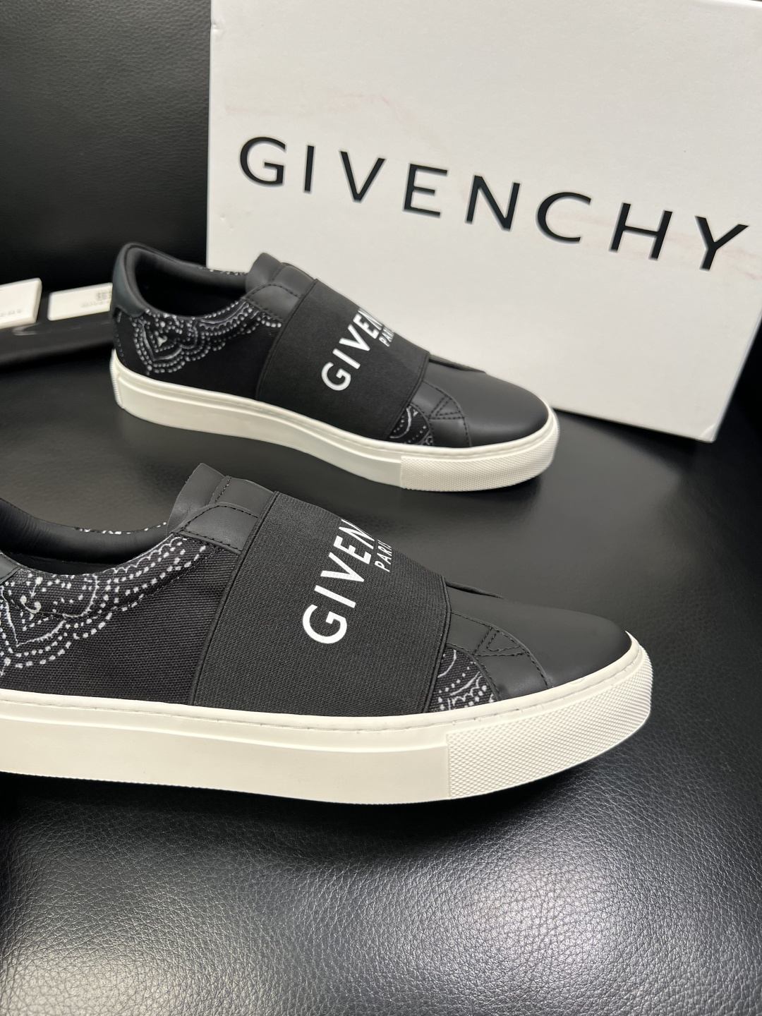 Givenchy 高品质 顶级工艺品 纪梵希 专柜同步原厂配置，意大利进口牛皮搭配网布面料，全鞋配件私模
