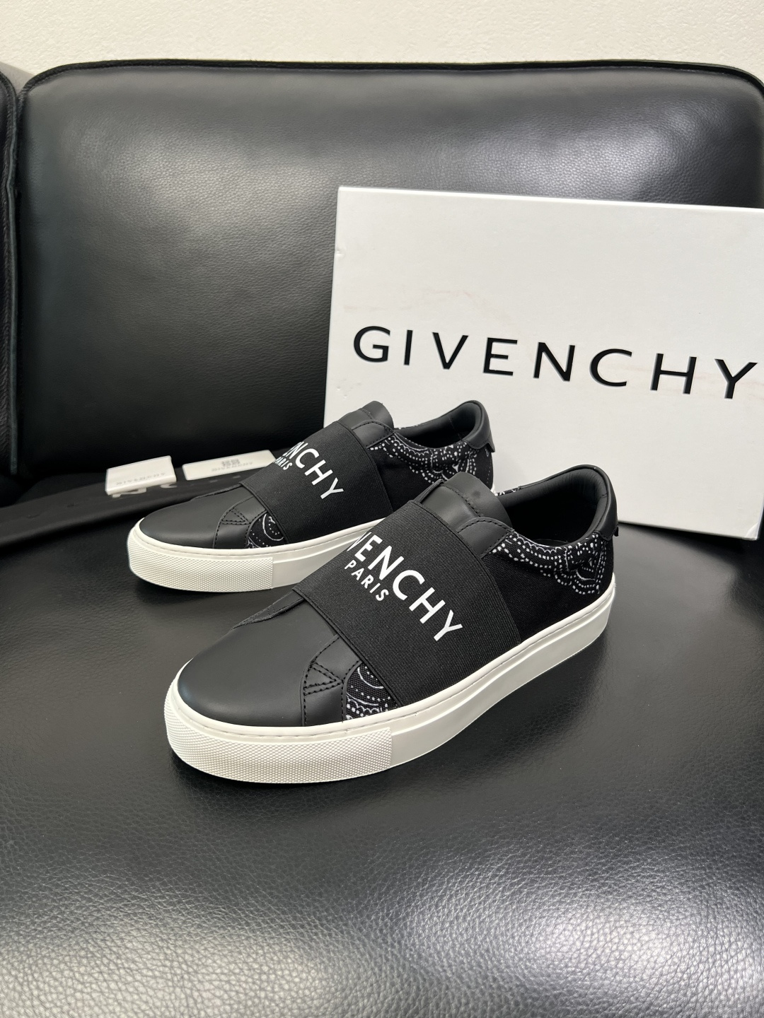 Givenchy 高品质 顶级工艺品 纪梵希 专柜同步原厂配置，意大利进口牛皮搭配网布面料，全鞋配件私模