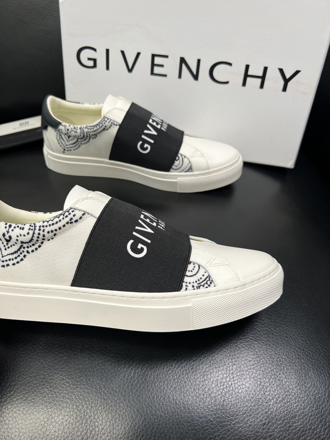 Givenchy 高品质 顶级工艺品 纪梵希 专柜同步原厂配置，意大利进口牛皮搭配网布面料，全鞋配件私模