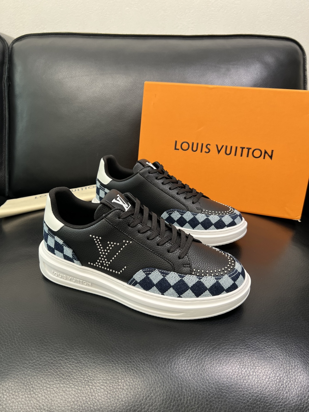 Lv 高品质 顶级工艺品 路易威登，运动板鞋专柜同步，鞋面意大利进口，高品质拼接缤纷色彩复杂工艺品，进口