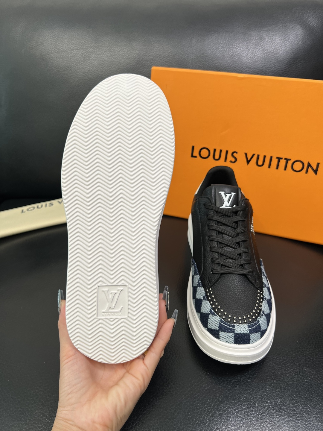 Lv 高品质 顶级工艺品 路易威登，运动板鞋专柜同步，鞋面意大利进口，高品质拼接缤纷色彩复杂工艺品，进口