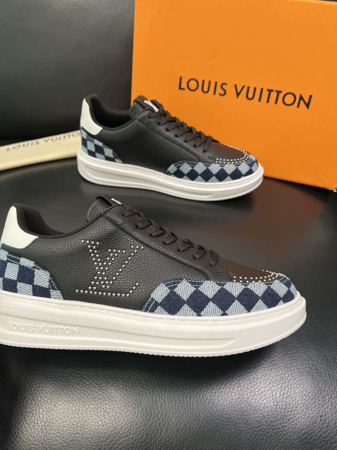 Lv 高品质 顶级工艺品 路易威登，运动板鞋专柜同步，鞋面意大利进口，高品质拼接缤纷色彩复杂工艺品，进口