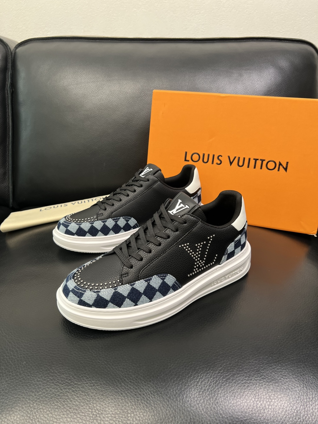 Lv 高品质 顶级工艺品 路易威登，运动板鞋专柜同步，鞋面意大利进口，高品质拼接缤纷色彩复杂工艺品，进口