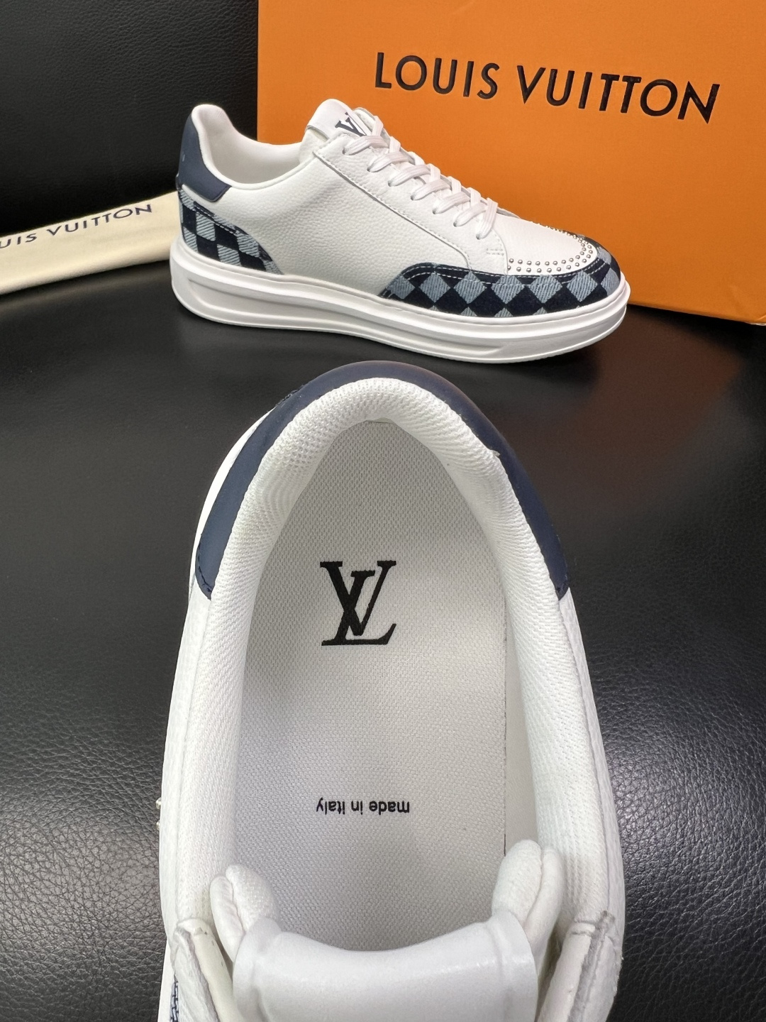 Lv 高品质 顶级工艺品 路易威登，运动板鞋专柜同步，鞋面意大利进口，高品质拼接缤纷色彩复杂工艺品，进口