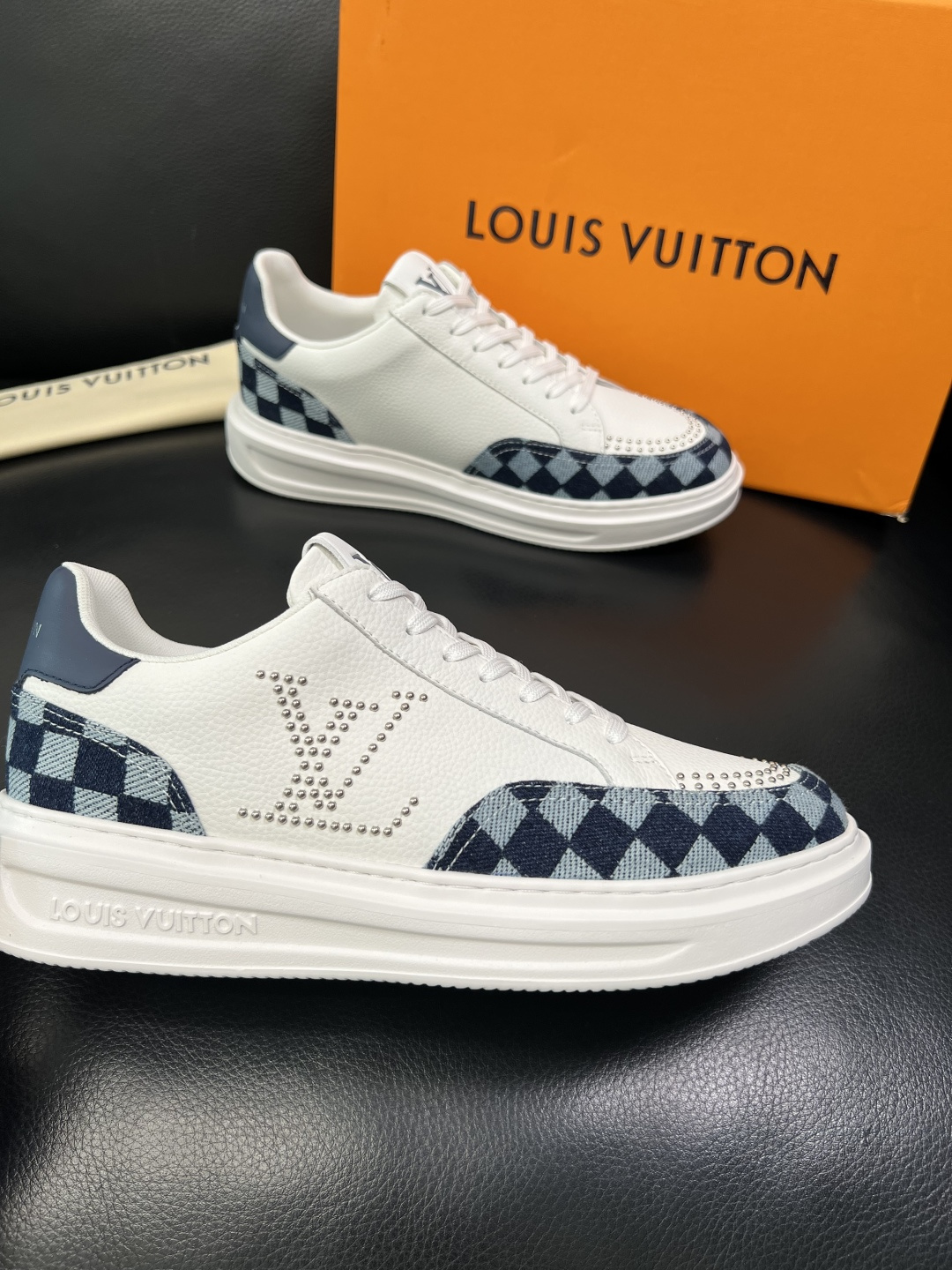 Lv 高品质 顶级工艺品 路易威登，运动板鞋专柜同步，鞋面意大利进口，高品质拼接缤纷色彩复杂工艺品，进口