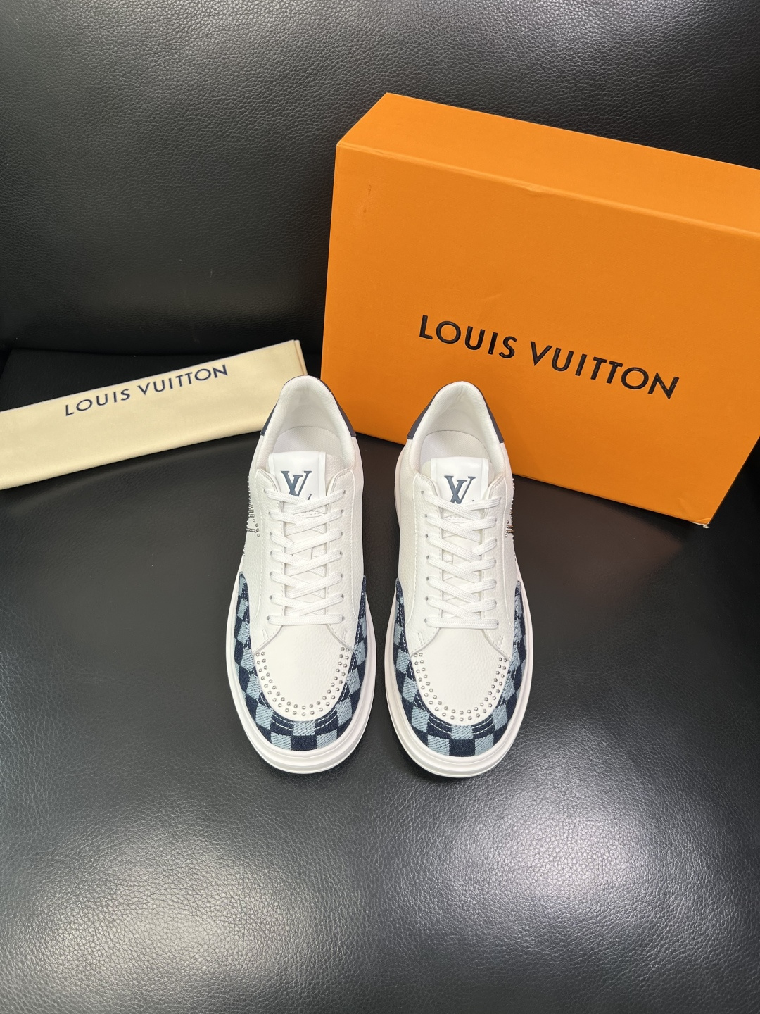 Lv 高品质 顶级工艺品 路易威登，运动板鞋专柜同步，鞋面意大利进口，高品质拼接缤纷色彩复杂工艺品，进口