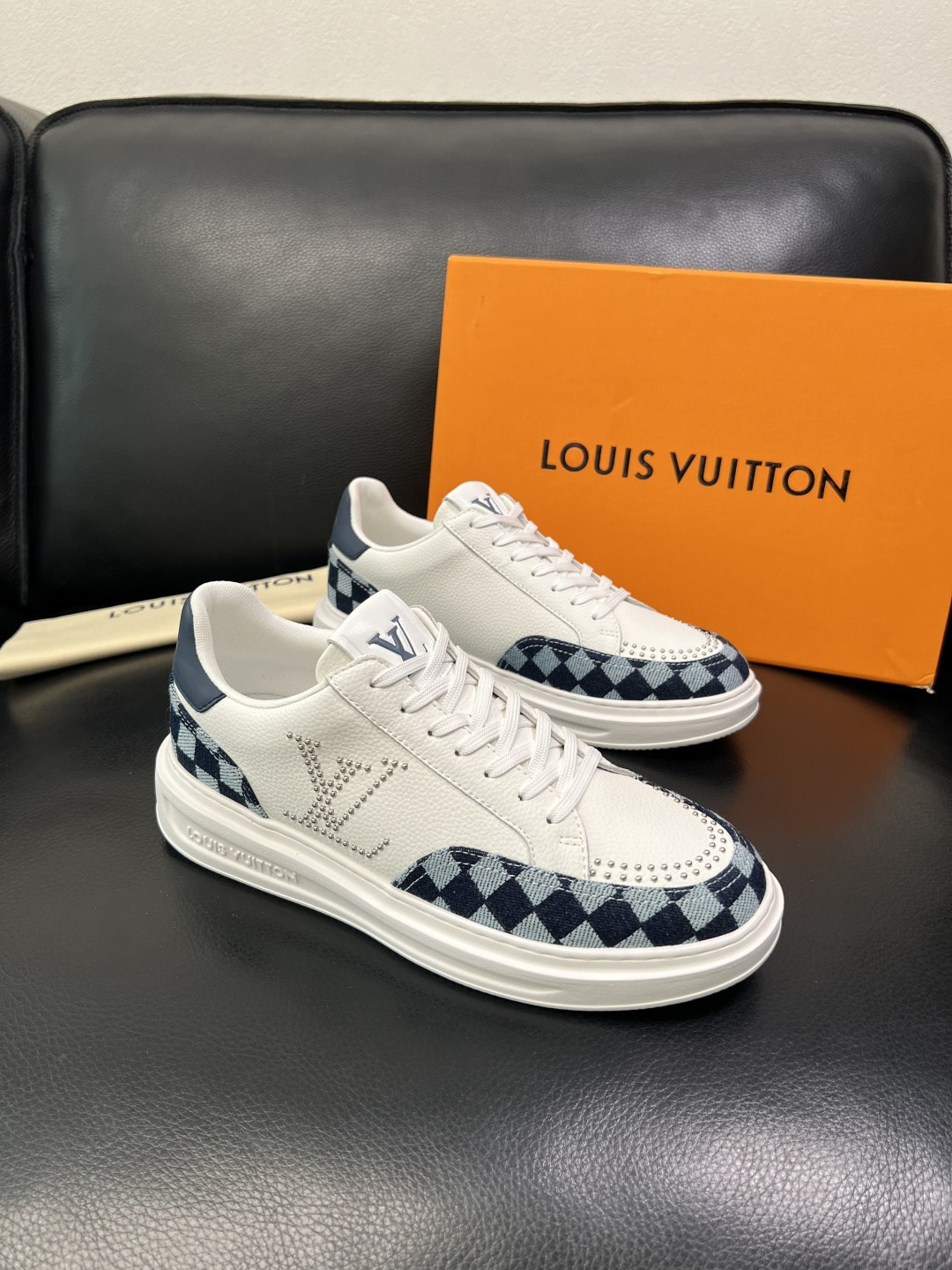 Lv 高品质 顶级工艺品 路易威登，运动板鞋专柜同步，鞋面意大利进口，高品质拼接缤纷色彩复杂工艺品，进口