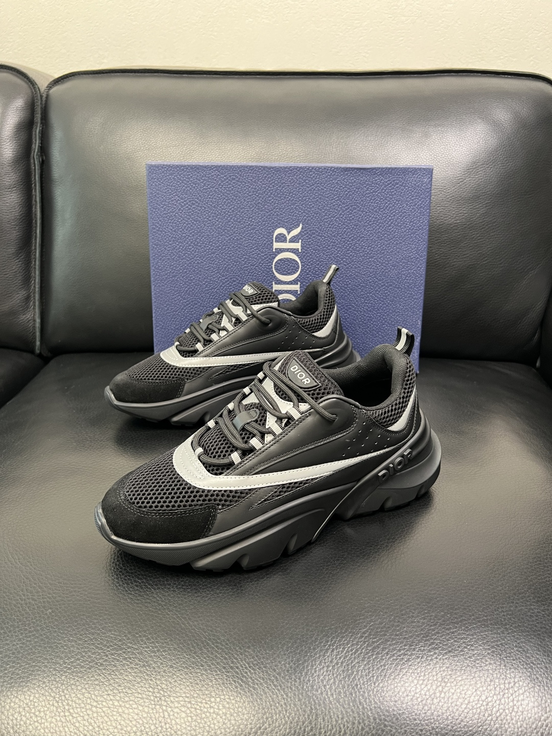 Dior 顶级工艺品 迪奥 专柜同步 原厂配置，意大利进口原版牛皮面料，透气舒适进口水染牛里垫，鞋底：原