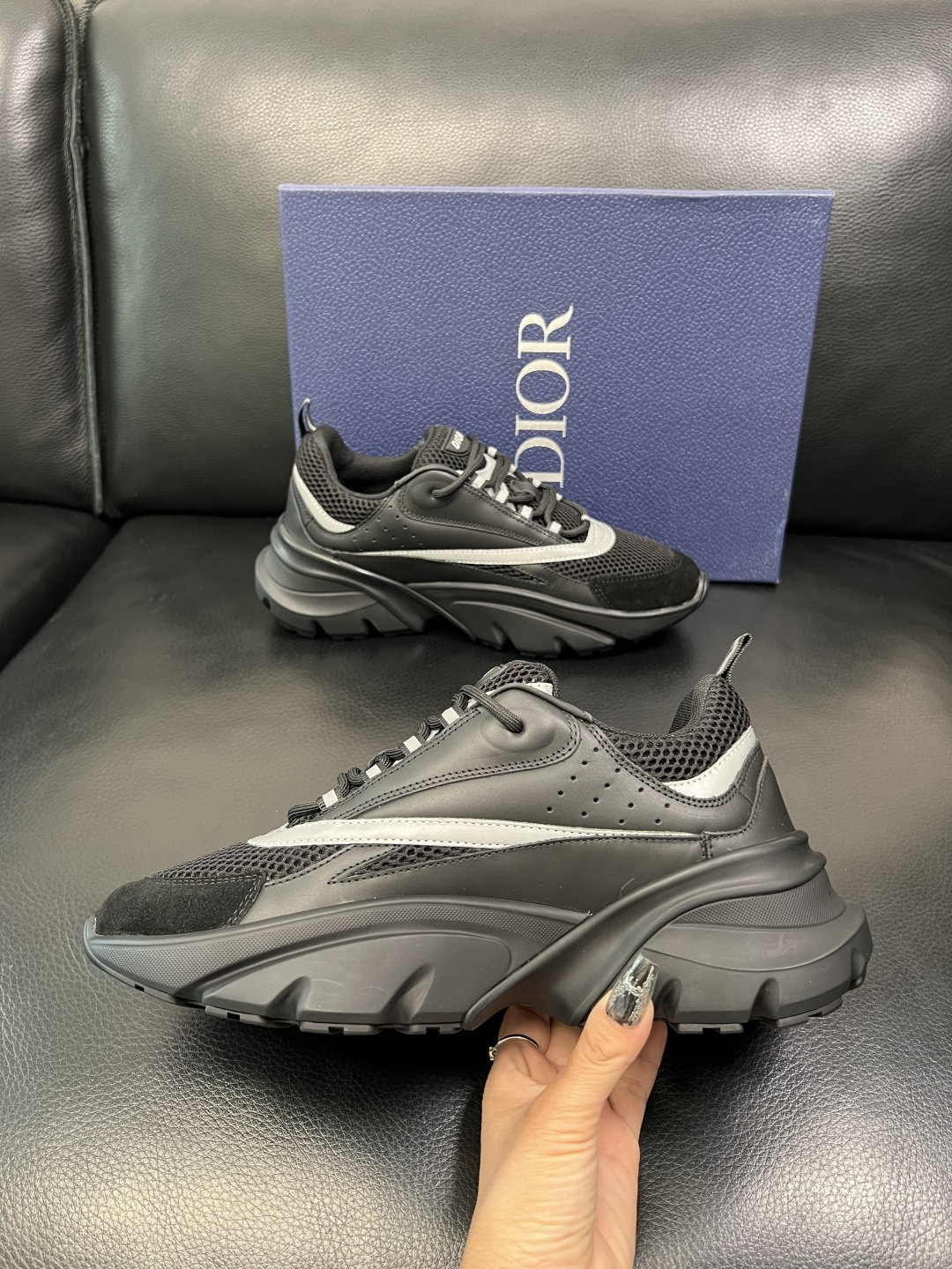 Dior 顶级工艺品 迪奥 专柜同步 原厂配置，意大利进口原版牛皮面料，透气舒适进口水染牛里垫，鞋底：原