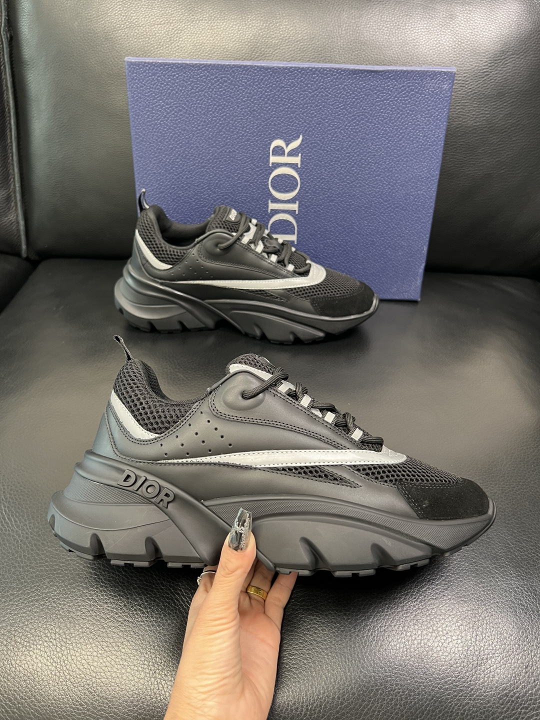 Dior 顶级工艺品 迪奥 专柜同步 原厂配置，意大利进口原版牛皮面料，透气舒适进口水染牛里垫，鞋底：原