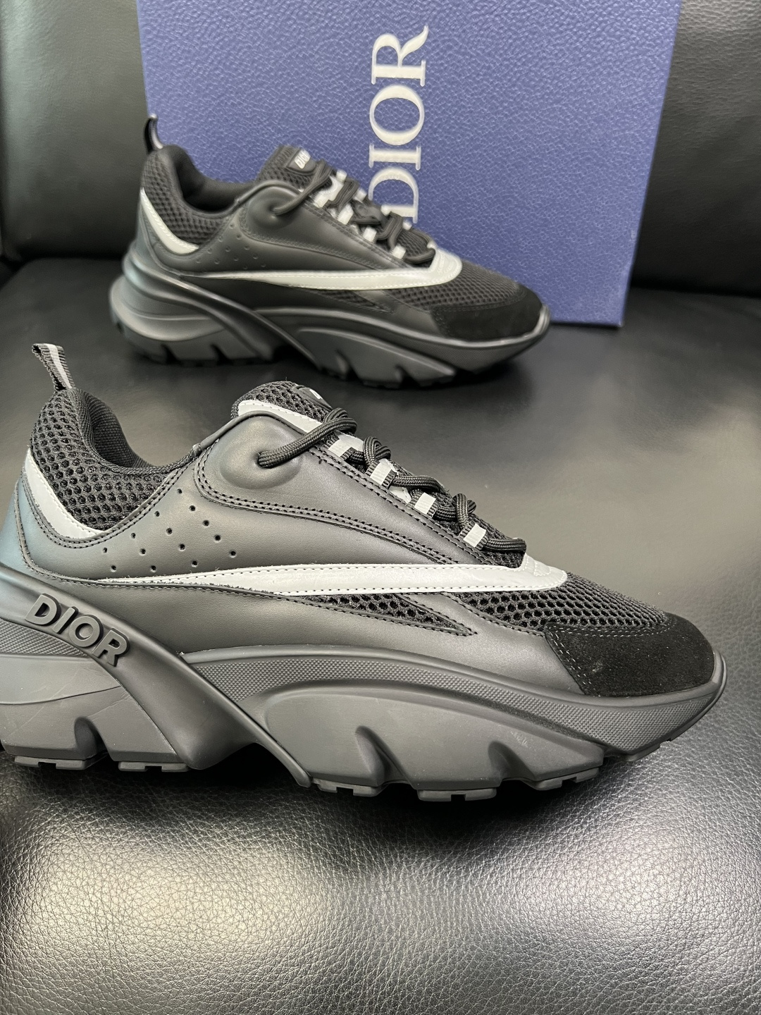 Dior 顶级工艺品 迪奥 专柜同步 原厂配置，意大利进口原版牛皮面料，透气舒适进口水染牛里垫，鞋底：原