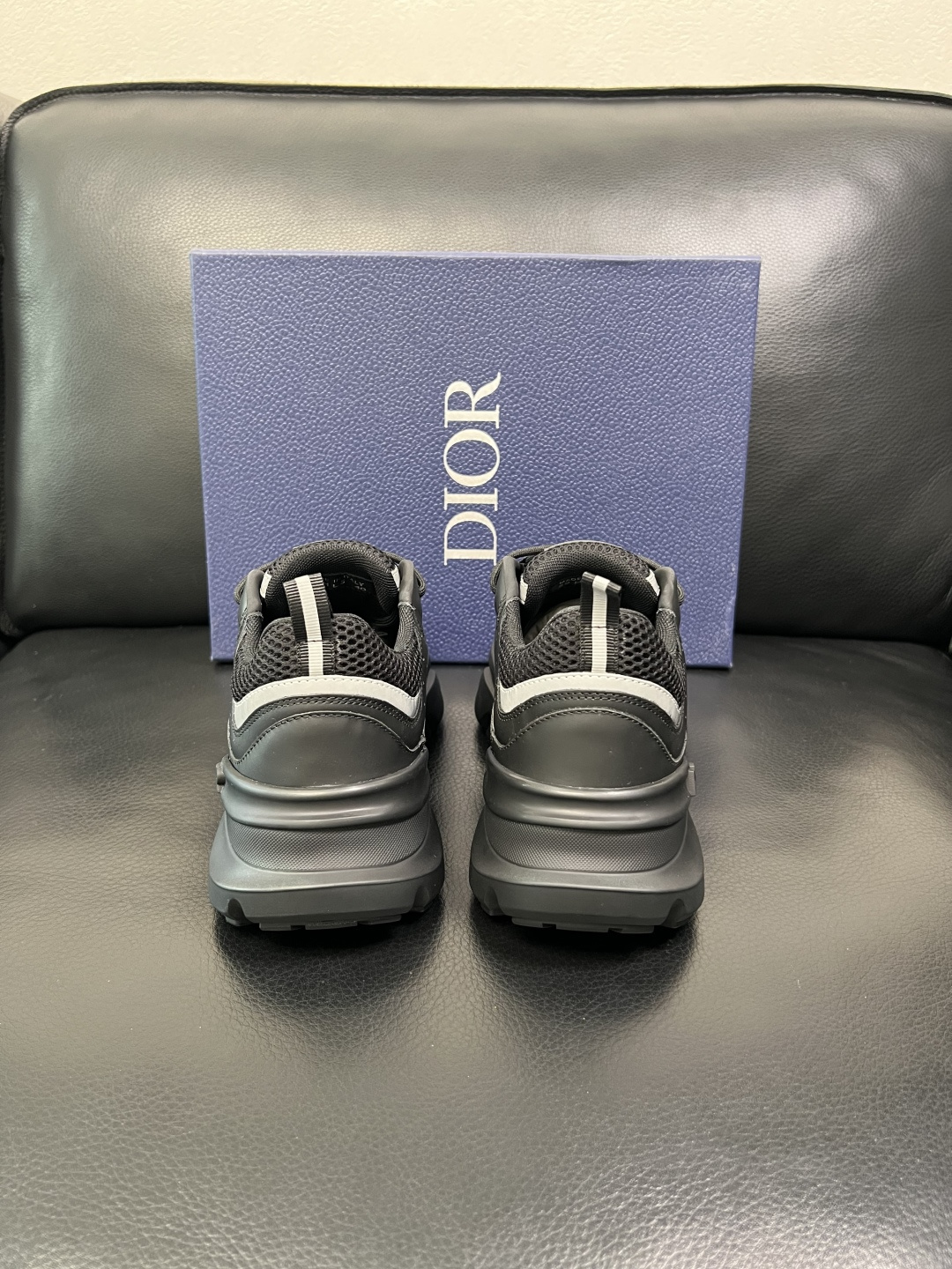 Dior 顶级工艺品 迪奥 专柜同步 原厂配置，意大利进口原版牛皮面料，透气舒适进口水染牛里垫，鞋底：原