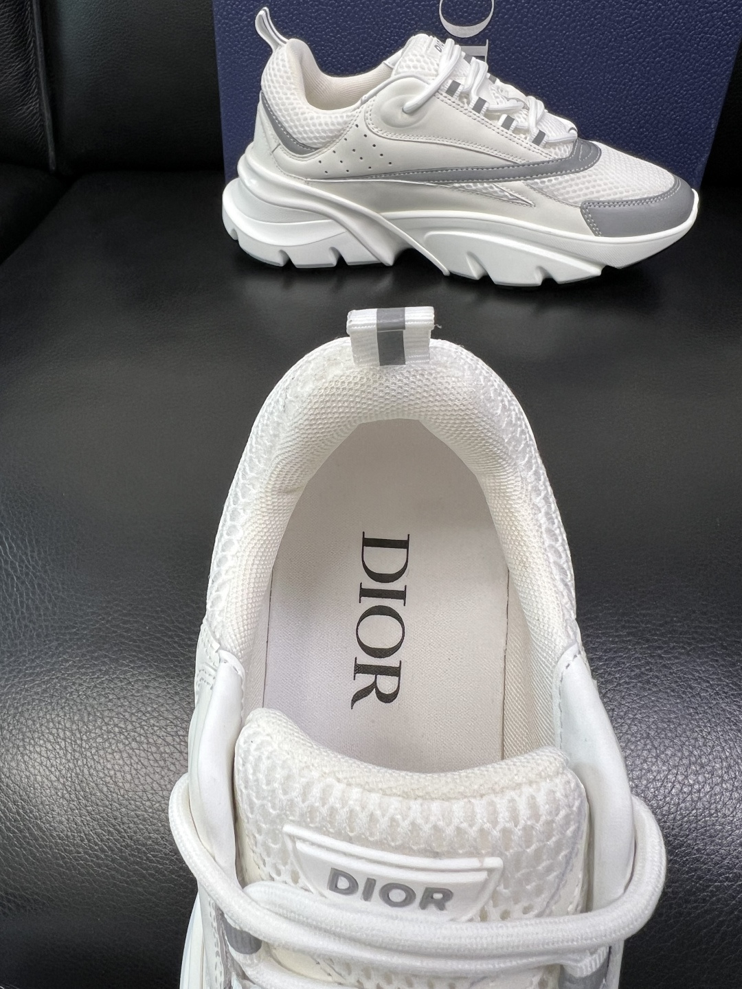 Dior 顶级工艺品 迪奥 专柜同步 原厂配置，意大利进口原版牛皮面料，透气舒适进口水染牛里垫，鞋底：原