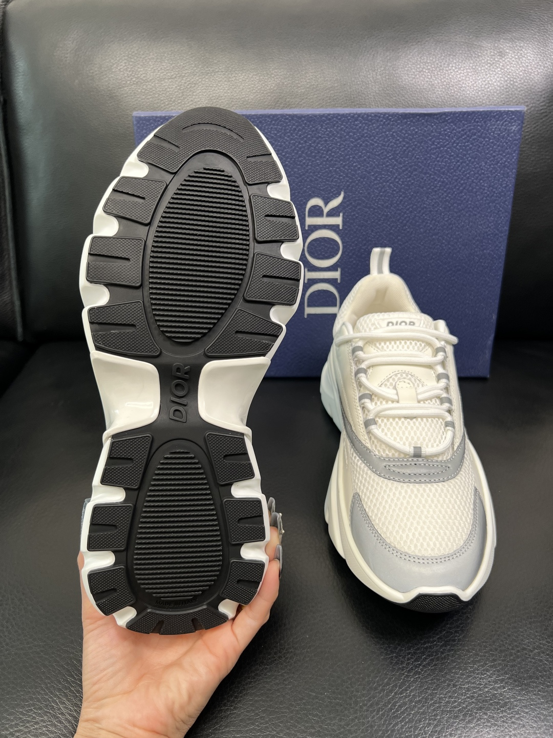 Dior 顶级工艺品 迪奥 专柜同步 原厂配置，意大利进口原版牛皮面料，透气舒适进口水染牛里垫，鞋底：原