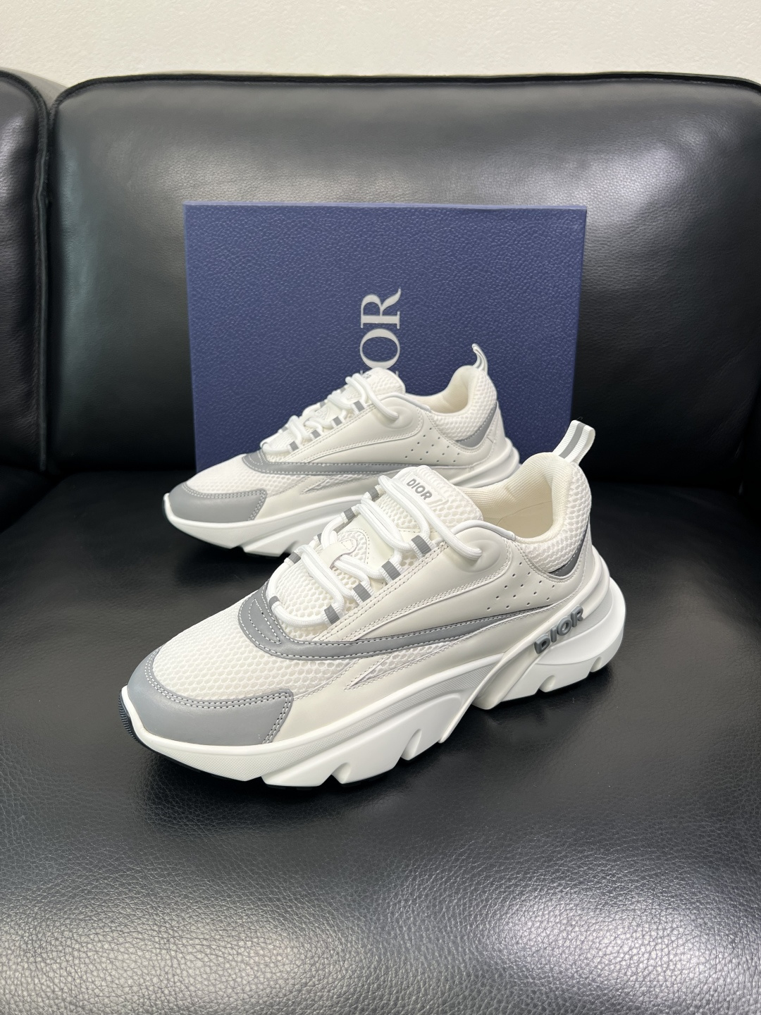 Dior 顶级工艺品 迪奥 专柜同步 原厂配置，意大利进口原版牛皮面料，透气舒适进口水染牛里垫，鞋底：原