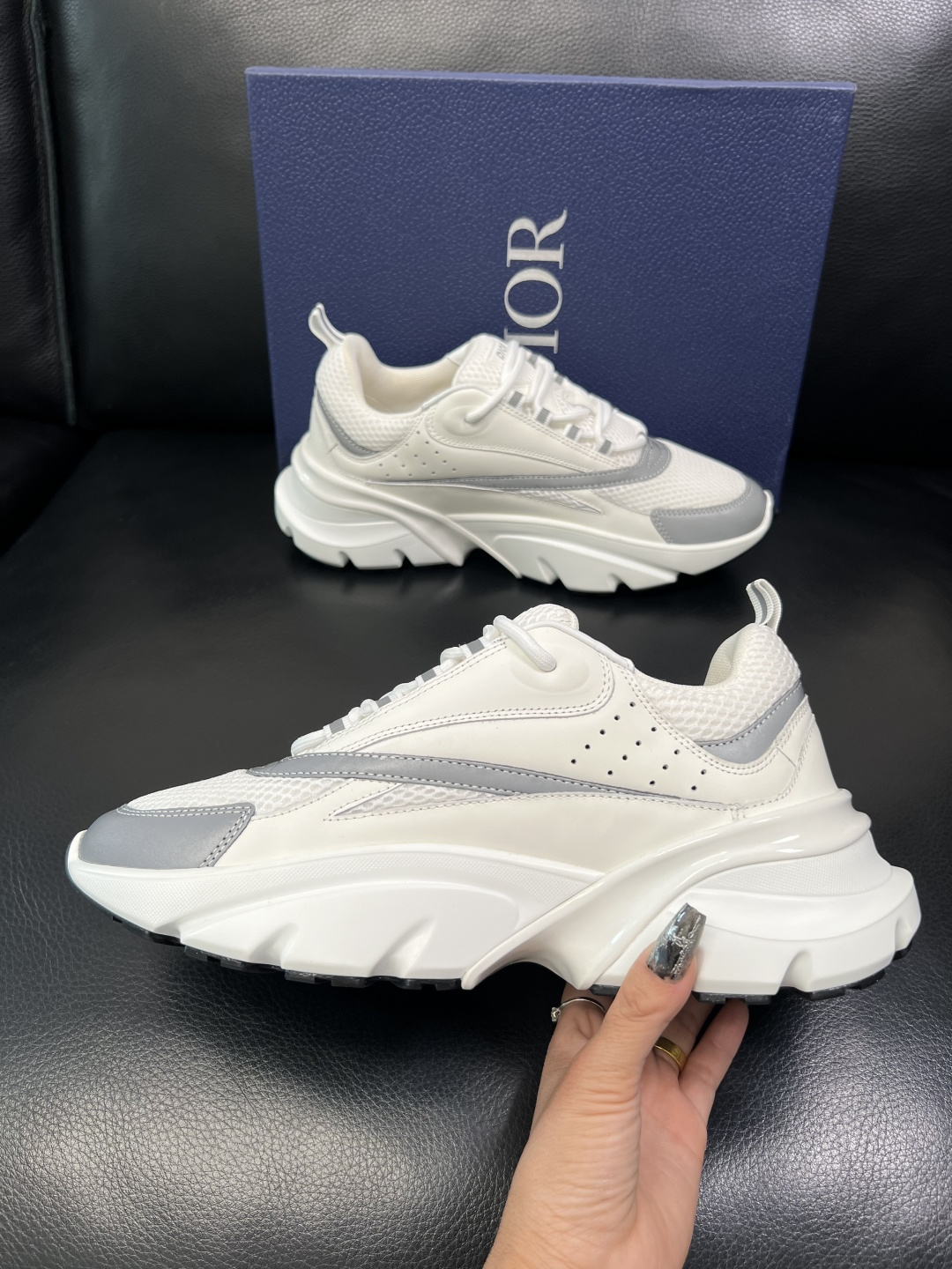 Dior 顶级工艺品 迪奥 专柜同步 原厂配置，意大利进口原版牛皮面料，透气舒适进口水染牛里垫，鞋底：原