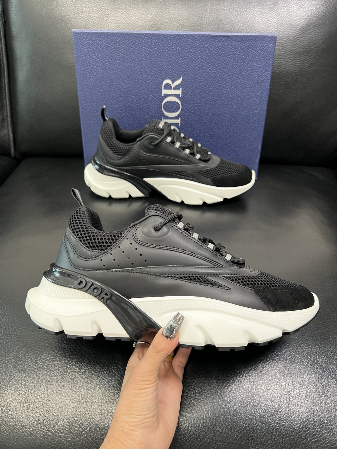 Dior 顶级工艺品 迪奥 专柜同步 原厂配置，意大利进口原版牛皮面料，透气舒适进口水染牛里垫，鞋底：原