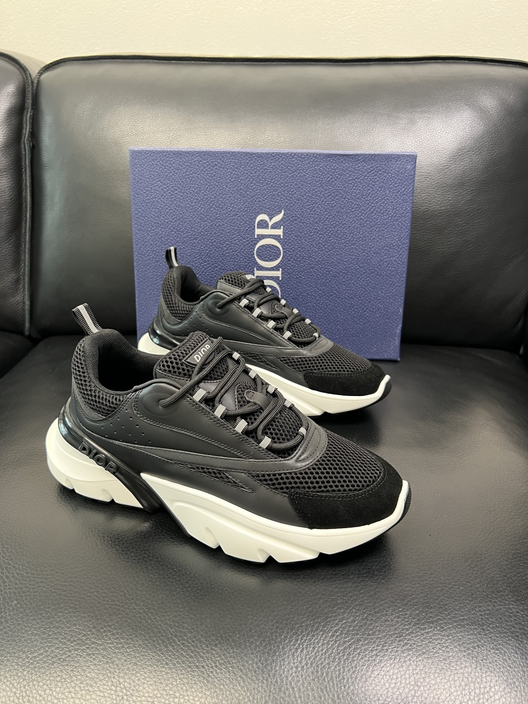 Dior 顶级工艺品 迪奥 专柜同步 原厂配置，意大利进口原版牛皮面料，透气舒适进口水染牛里垫，鞋底：原