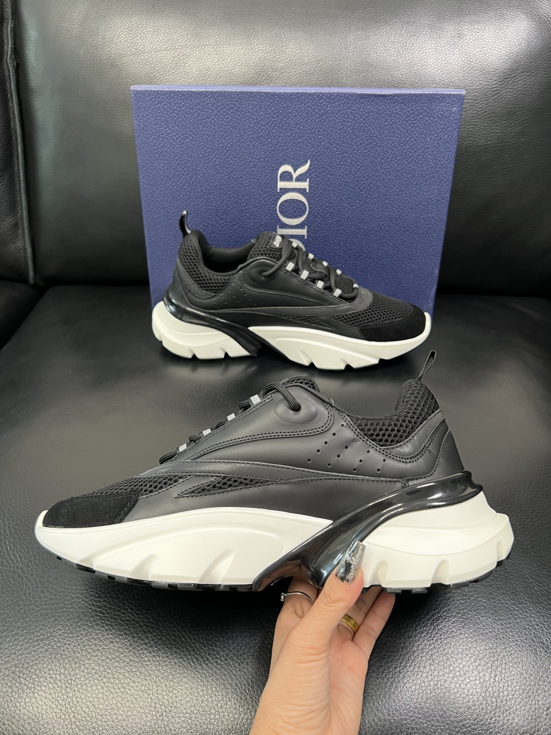 Dior 顶级工艺品 迪奥 专柜同步 原厂配置，意大利进口原版牛皮面料，透气舒适进口水染牛里垫，鞋底：原