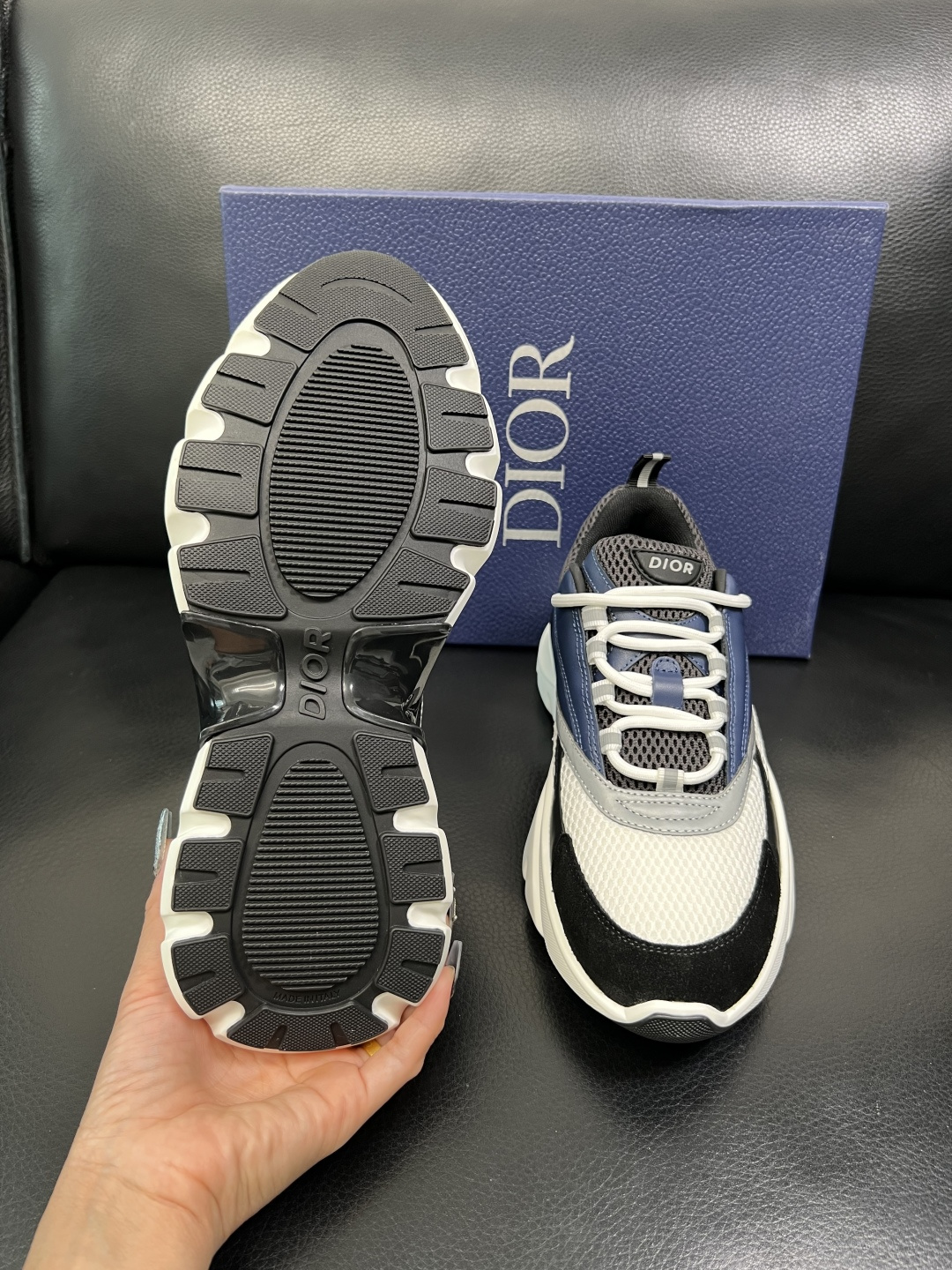 Dior 顶级工艺品 迪奥 专柜同步 原厂配置，意大利进口原版牛皮面料，透气舒适进口水染牛里垫，鞋底：原