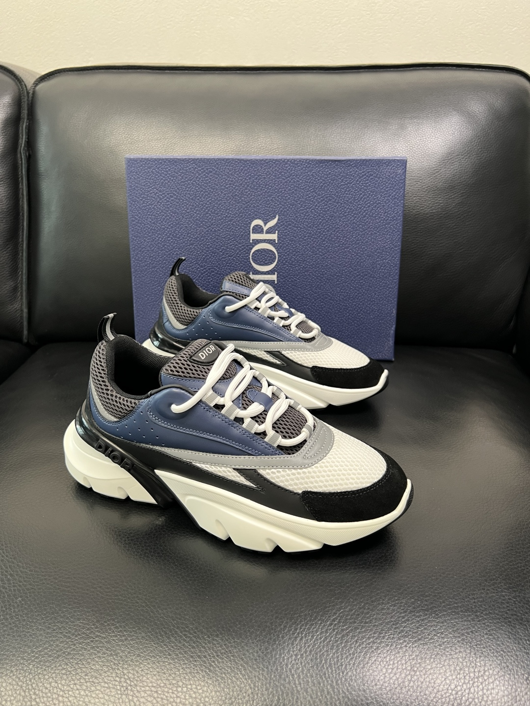 Dior 顶级工艺品 迪奥 专柜同步 原厂配置，意大利进口原版牛皮面料，透气舒适进口水染牛里垫，鞋底：原