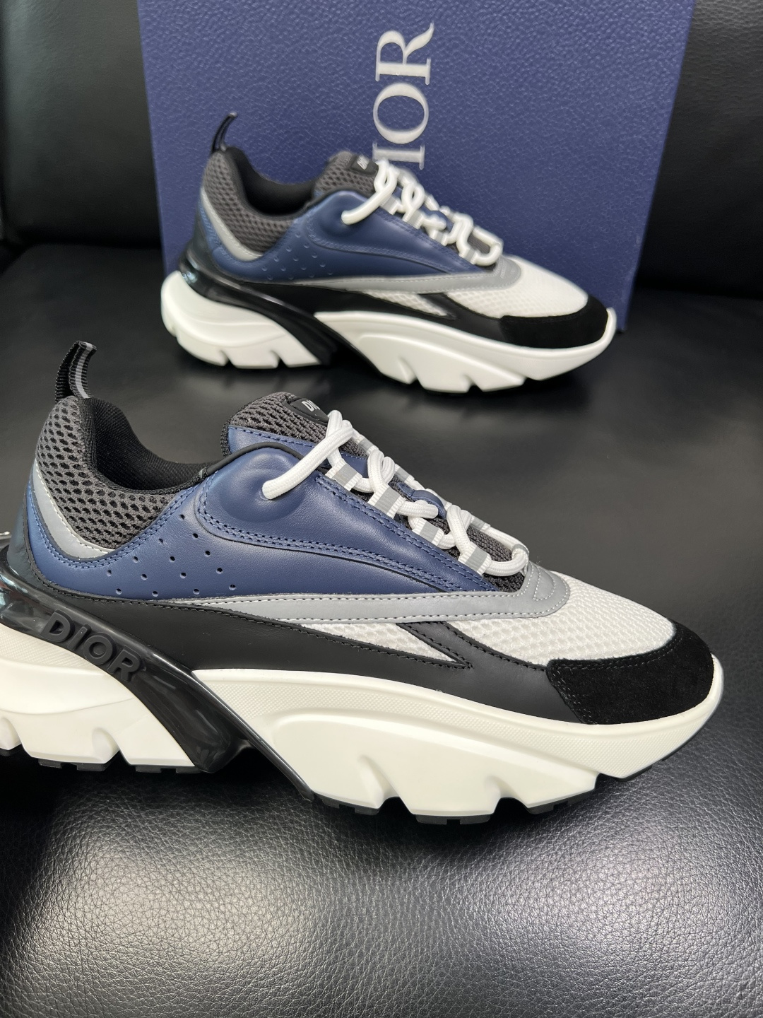 Dior 顶级工艺品 迪奥 专柜同步 原厂配置，意大利进口原版牛皮面料，透气舒适进口水染牛里垫，鞋底：原