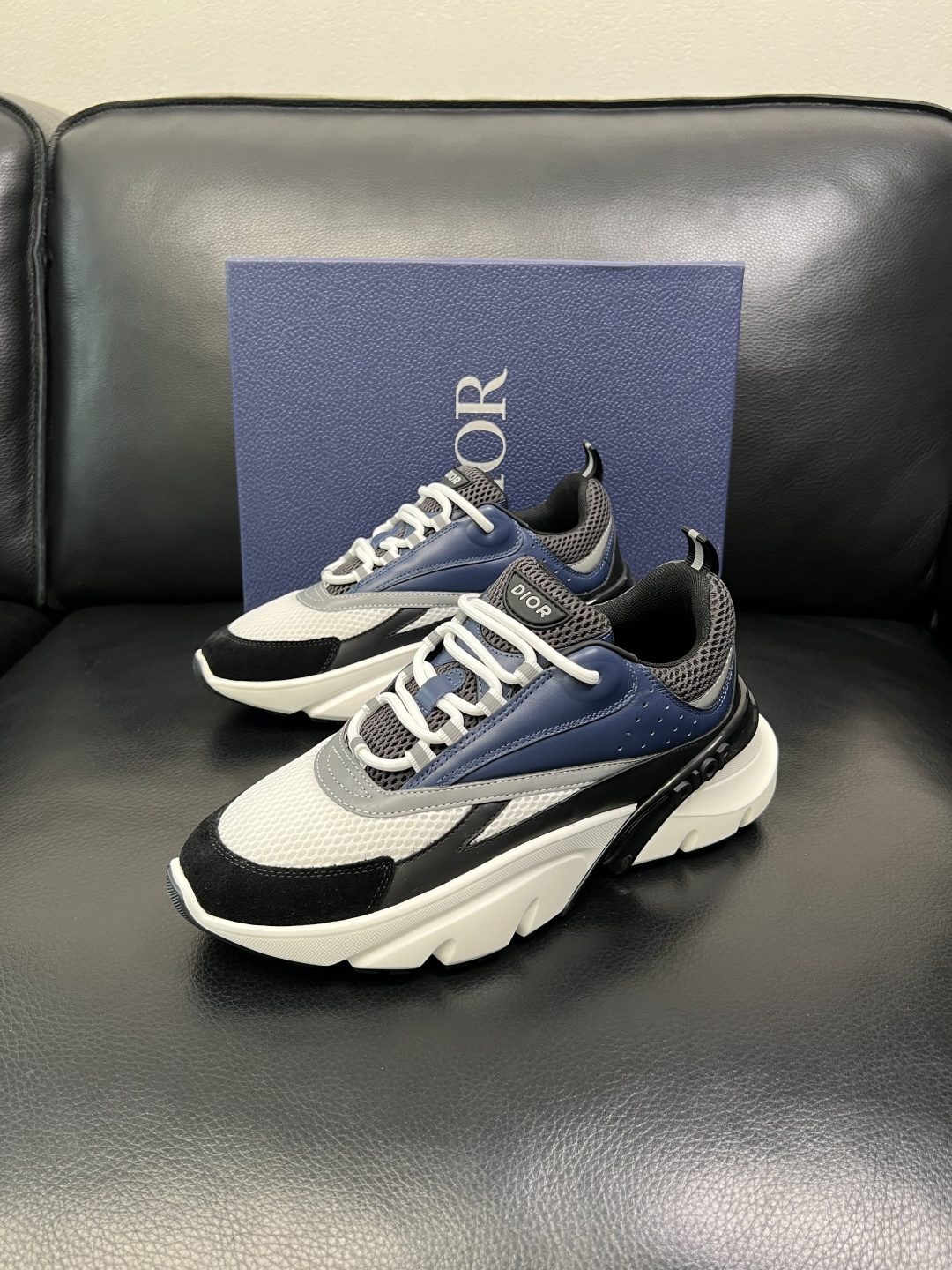 Dior 顶级工艺品 迪奥 专柜同步 原厂配置，意大利进口原版牛皮面料，透气舒适进口水染牛里垫，鞋底：原