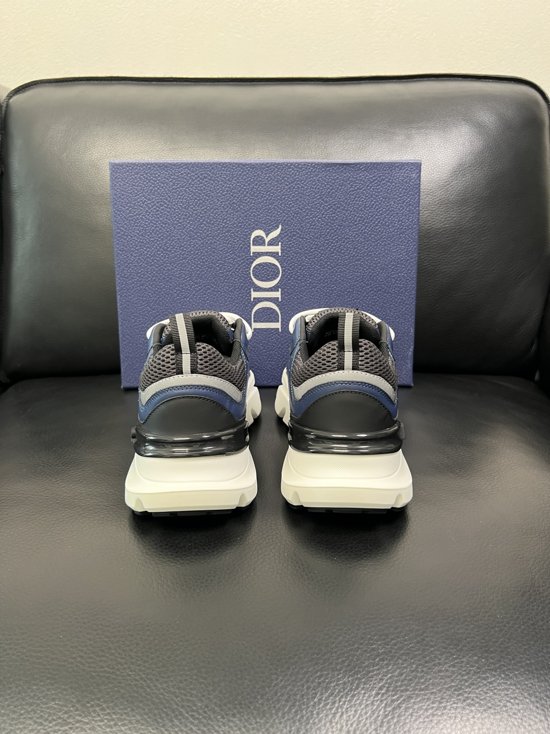 Dior 顶级工艺品 迪奥 专柜同步 原厂配置，意大利进口原版牛皮面料，透气舒适进口水染牛里垫，鞋底：原