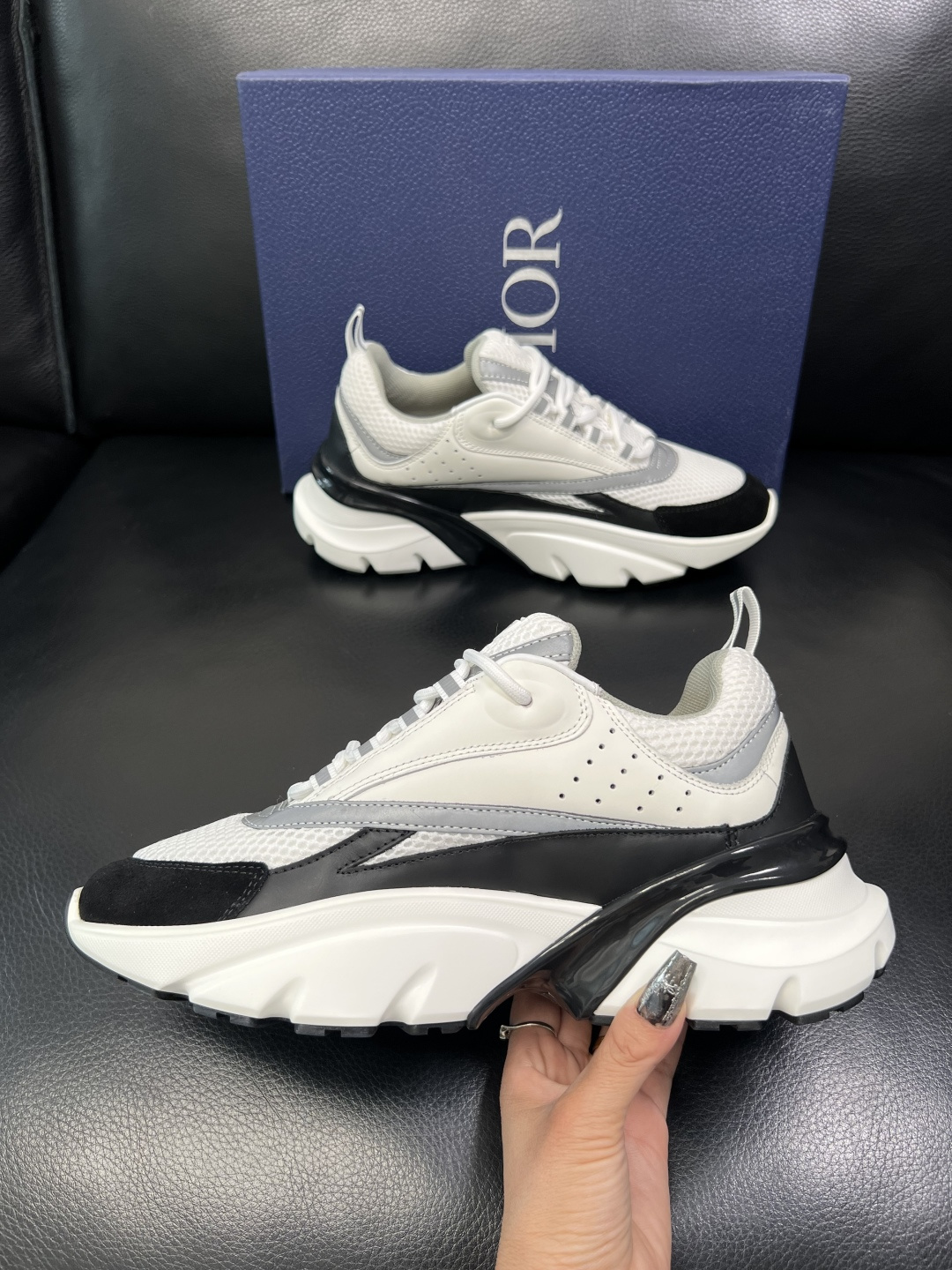 Dior 顶级工艺品 迪奥 专柜同步 原厂配置，意大利进口原版牛皮面料，透气舒适进口水染牛里垫，鞋底：原