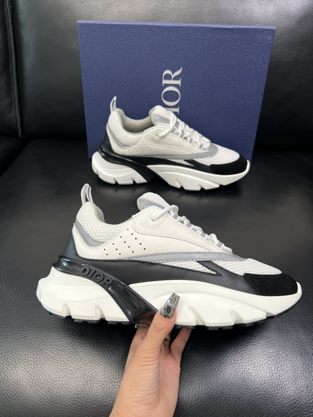 Dior 顶级工艺品 迪奥 专柜同步 原厂配置，意大利进口原版牛皮面料，透气舒适进口水染牛里垫，鞋底：原