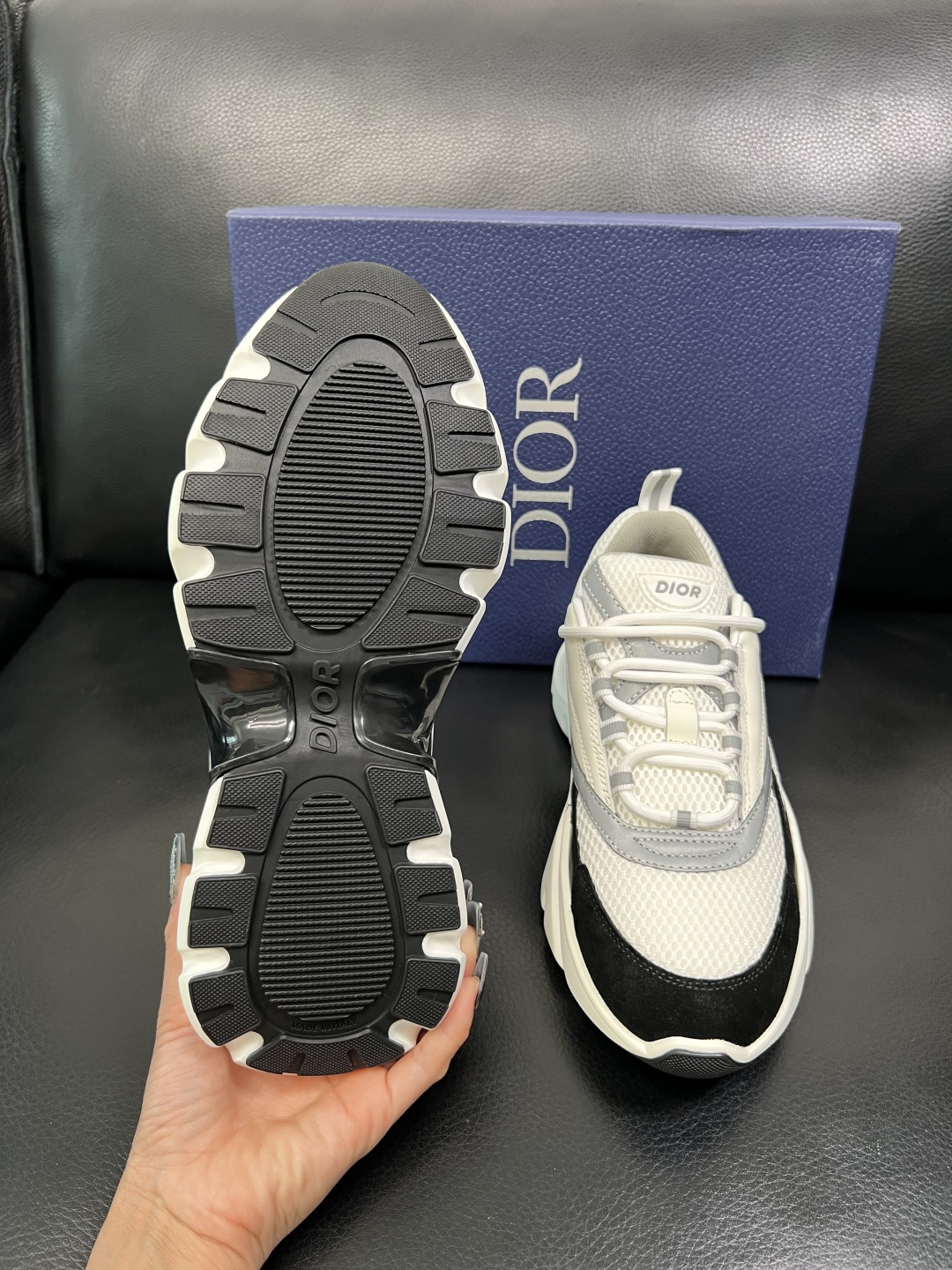 Dior 顶级工艺品 迪奥 专柜同步 原厂配置，意大利进口原版牛皮面料，透气舒适进口水染牛里垫，鞋底：原