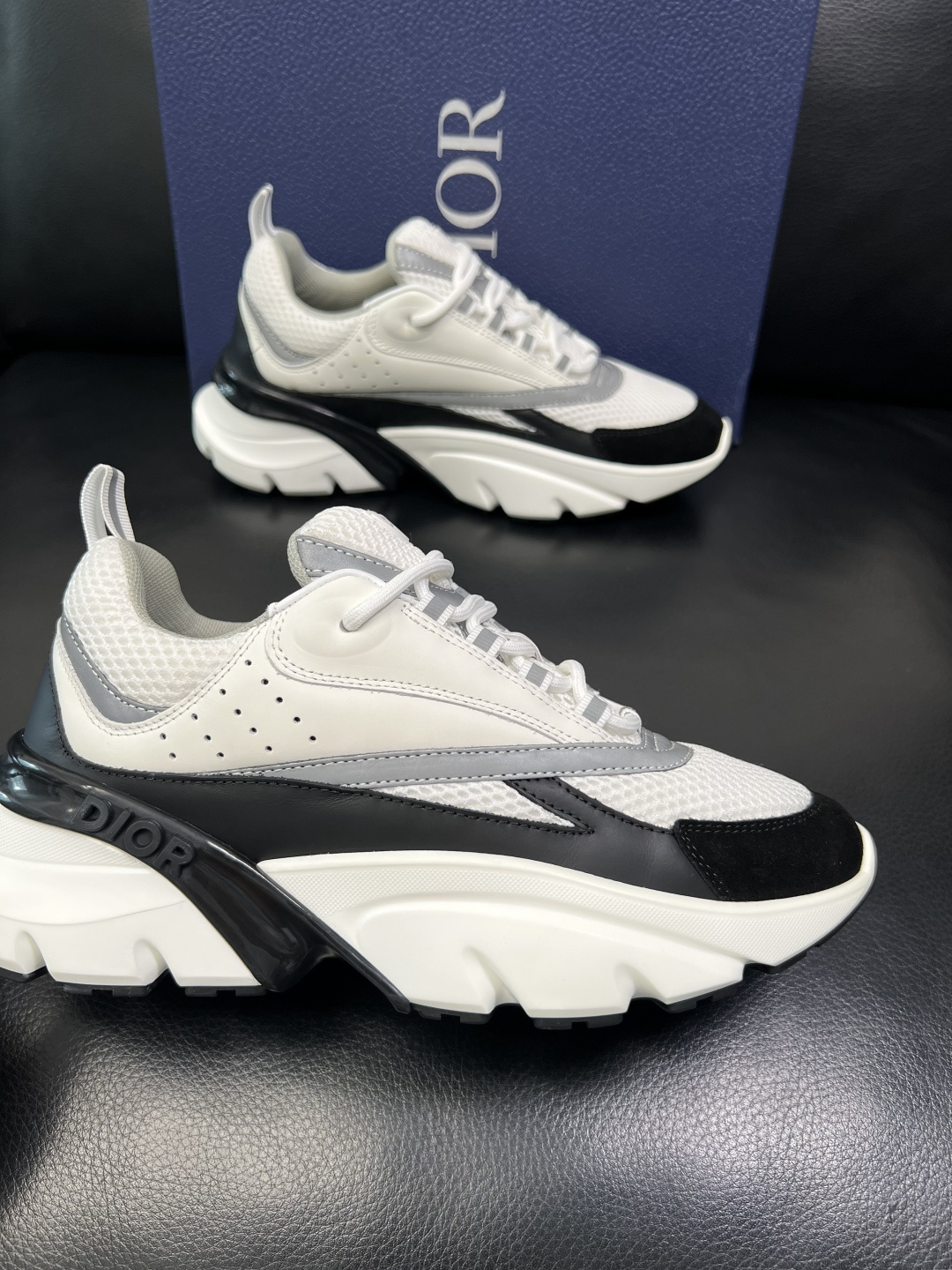 Dior 顶级工艺品 迪奥 专柜同步 原厂配置，意大利进口原版牛皮面料，透气舒适进口水染牛里垫，鞋底：原