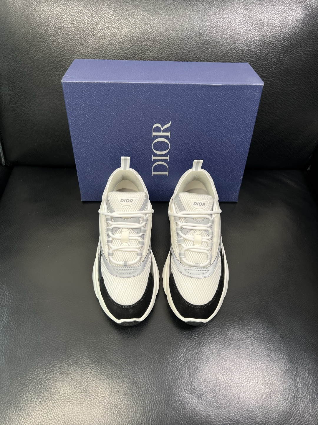 Dior 顶级工艺品 迪奥 专柜同步 原厂配置，意大利进口原版牛皮面料，透气舒适进口水染牛里垫，鞋底：原